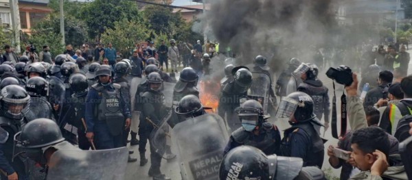 प्रहरीको लाठीचार्ज!