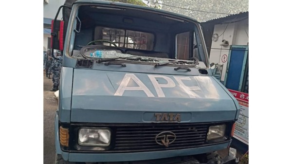 आदर्शनगरको अवैध गोदाममा छापा मार्दा तस्करको आक्रमण, ३ सशस्त्र प्रहरी घाइते