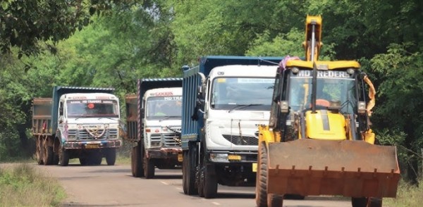 अवैध उत्खनन्‌मा संलग्न ५ टिपर र एक जेसीबी बाँके प्रहरीको नियन्त्रणमा