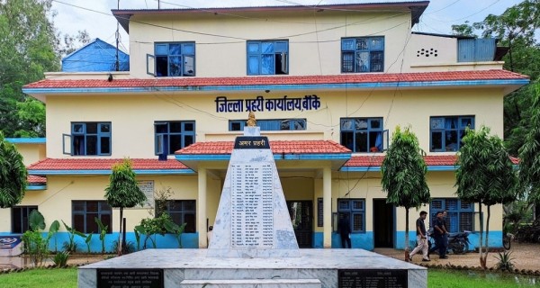 ६ क्विन्टल बोइलर कुखुरा ,४ मोटरसाइकल र लाखौंको भन्सार छलिका सामानसहित दुई जना पक्राउ