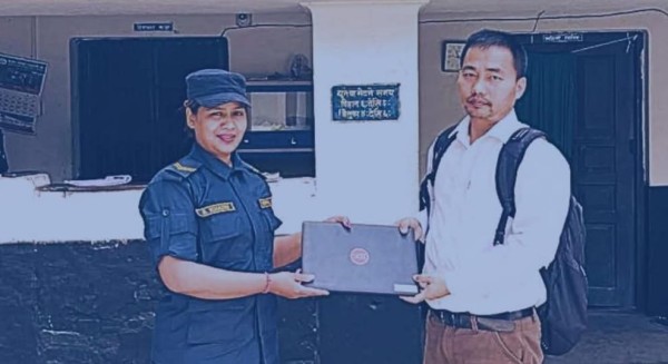 वडा प्रहरी नेपालगन्जको सक्रियतामा हराएको ल्यापटप भेटियो, बुझाइयो सम्बन्धित धनिलाई