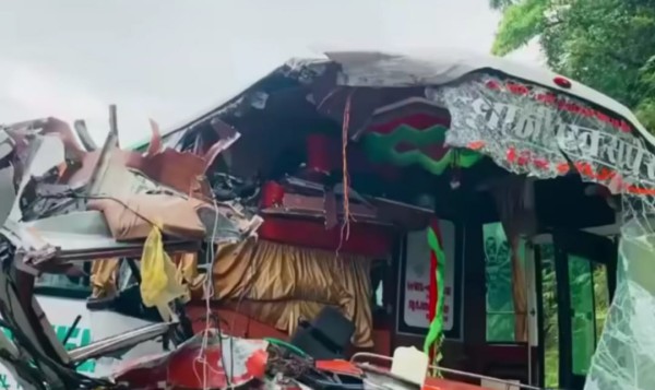 जलबीरेमा दाङ र सर्लाहीका बस ट्रकसँग ठोक्किए, २५ बढी घाइते