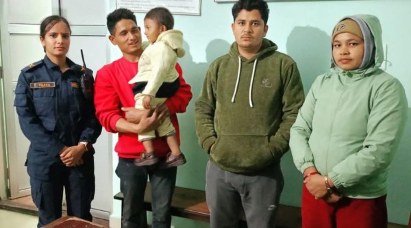 नेपालगन्ज बसपार्क नजिक अलपत्र परेका २ वर्षीय बालकको उद्धार, अभिभावकको जिम्मा लगायो प्रहरीले