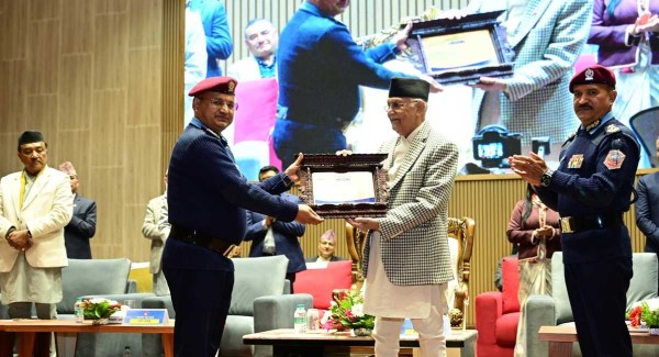 प्रसंग 'द ब्लु पेभेलियन': एआईजी थापालाई दिइएको सम्मानले ल्याएको तरङ्ग