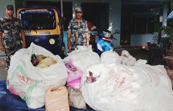 रुपन्देहीबाट १० लाखभन्दा बढी मूल्यको अवैध औषधी तथा किराना सामान सशस्त्र प्रहरीको नियन्त्रणमा