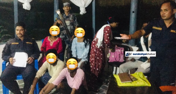 कामको प्रलोभनमा भारत लैजान लागिएका दुई किशोरीको नरैनापुरबाट सशस्त्र प्रहरीद्वारा उद्धार, दुई जना पक्राउ 