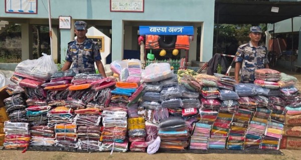 भन्सार छली लुकाइराखेको लाखौं रुपैयाँ बढीको कपडा, खाने तेल र स्प्राइट बरामद