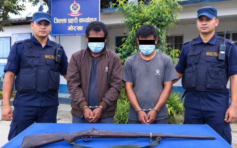 फेसबुकमा भरुवा बन्दुकको फोटो पोस्ट गर्ने र बन्दुक धनीसहित २ जना पक्राउ