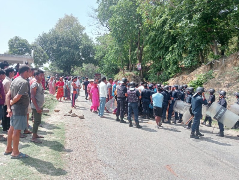बाँकेको कुसुममा बसले मोटरसाइकललाई ठक्कर दिँदा एक युवकको घटनास्थलमै मृत्यु, चालक गम्भीर घाइते