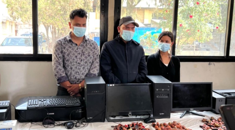 सरकारी कीर्ते कागज बनाउने कारखानामा अपराध अनुसन्धानको छापा,तीन जना पक्राउ