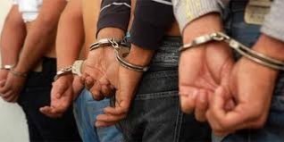 यातायात बन्द गराउँदै हिंडेका १४ जना प्रहरीको नियन्त्रणमा