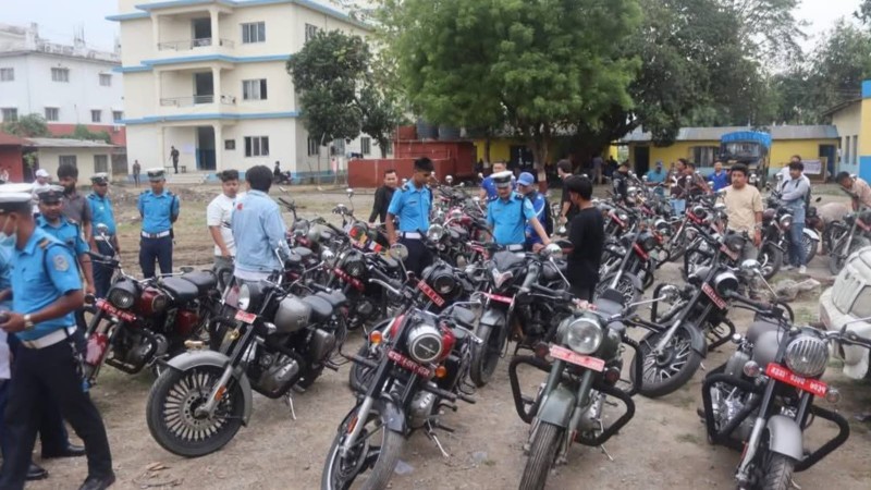 मोडिफाई गरेर चलाइएका ४३ मोटरसाइकल ट्राफिक प्रहरीको नियन्त्रणमा