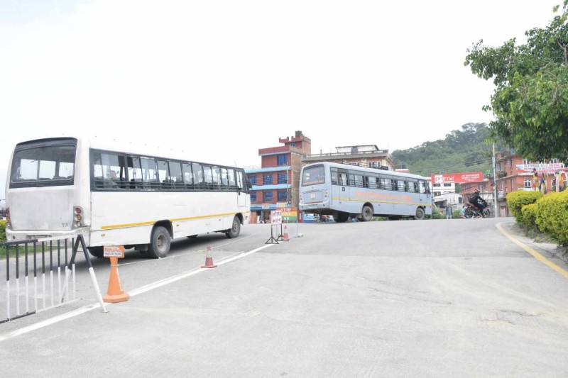 यातायात बन्दलाई मध्यनजर गर्दै उपत्यकामा सशस्त्र प्रहरीले सन्चालन गर्‍यो नि:शुल्क बस सेवा