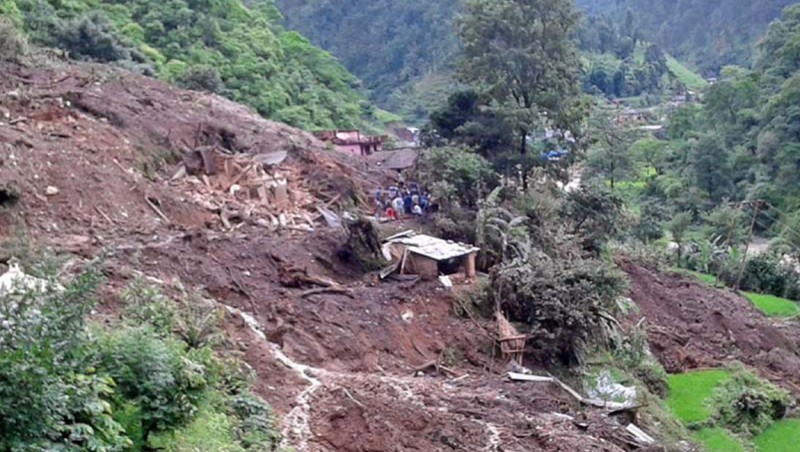 पहिरोले घर पुरिँदा एकै घरका ४ जना घाइते,३ जनाको अवस्था गम्भीर