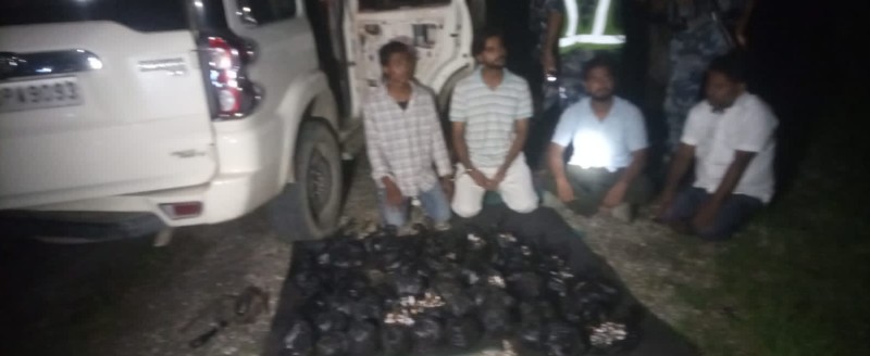 स्कार्पियोमा ल्याइएको ठुलो परिमाणमा प्रतिवन्धित औषधिसहित ४ भारतीय नागरिक सशस्त्र प्रहरीको नियन्त्रणमा