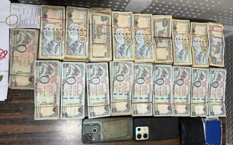 हुण्डी कारोबारको १४ लाख नगदसहित दुई जना पक्राउ, दुई वटा मोटरसाइकल पनि बरामद