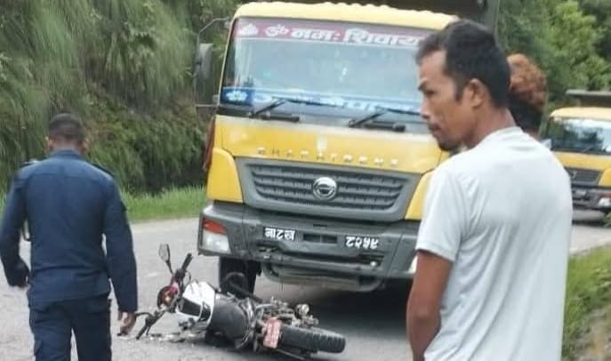 दाङमा टिपरको ठक्करबाट एक जनाको मृत्यु, अर्का एक घाइते