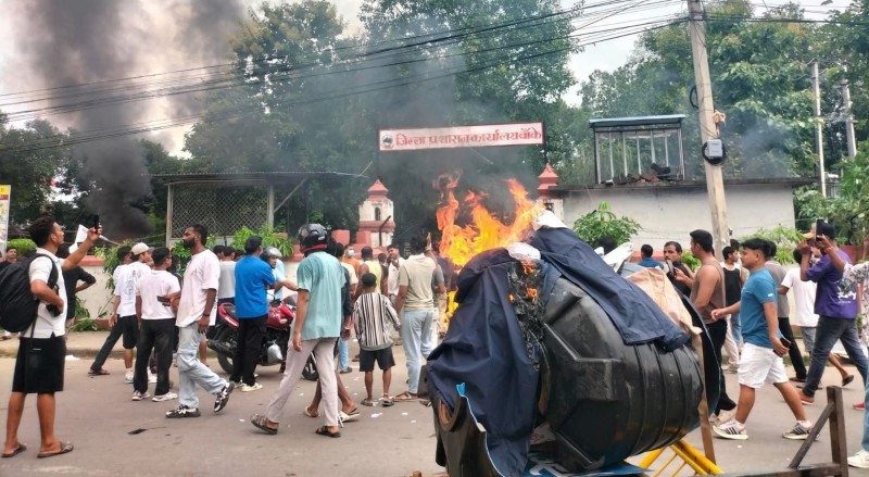 नेपालगन्जमा गोली चल्यो, उच्च अदालतदेखि जिल्ला प्रशासन लगायतका कार्यालयमा आगजनी