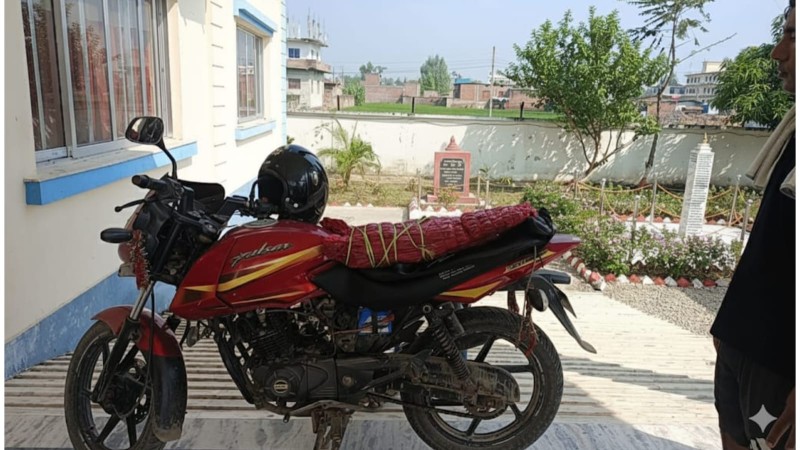 ५ किलो गाँजासहित दुई युवक पक्राउ,मोटरसाइकल नियन्त्रणमा