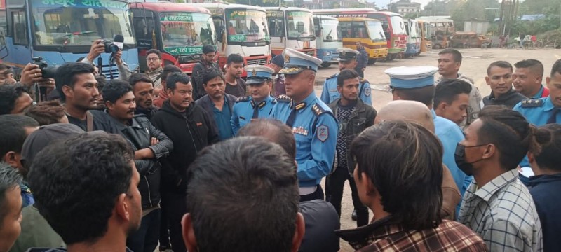 अत्यधिक प्रदुषण गर्ने र सवारी जाँचपास नभएकां ३७ सवारीसाधन ट्राफिक प्रहरीको नियन्त्रणमा