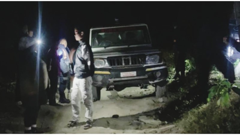 एम्बुलेन्सबाट गाँजा तस्करी गर्ने समूहमाथि प्रहरी गर्‍यो हवाई फायर,४८० किलोसहित २ जना पक्राउ