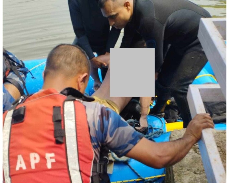 बेगनास तालमा बेपत्ता भएका श्रेष्ठको शवलाई ३५ फिट गहिराइबाट निकाल्यो सशस्त्र प्रहरीले