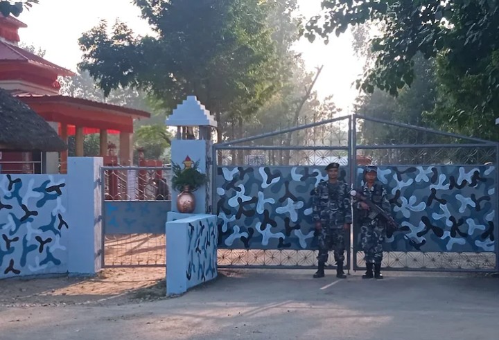 बर्दियाबाट ८० लाख रुपैयाँको अवैध सामग्रीसहित २५ लागुऔषध कारोबारी सशस्त्र प्रहरीको नियन्त्रणमा
