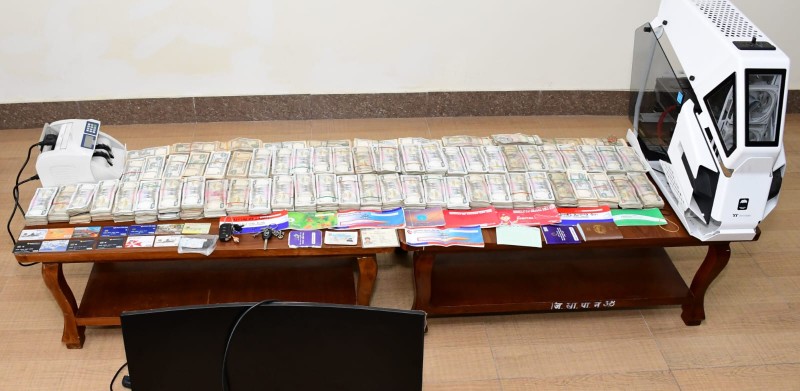 १ करोड १६ लाख नगदसहित दुई हुण्डी कारोबारी पक्राउ