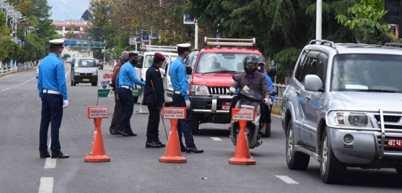 २४ घण्टामा ट्राफिक प्रहरीले गर्‍यो २४ सय ९२ चालकलाई कारबाही