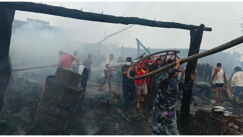 नरैनापुरमा भीषण आगलागी: १५ घर र गोठ जले,, ५ घण्टापछि नियन्त्रण