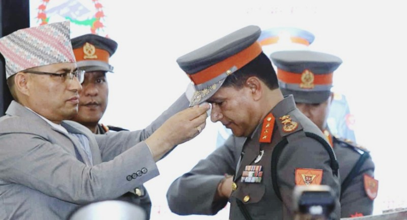 सशस्त्र प्रहरी प्रमुख पौडेलले लगाए 'आईजीपी' को दर्ज्यानी चिन्ह