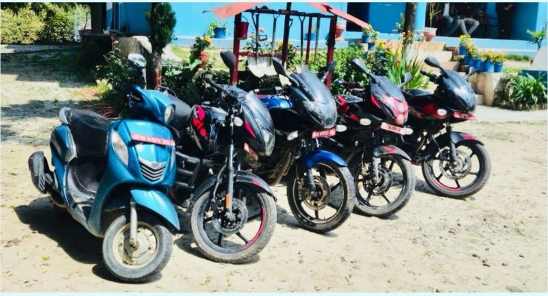 चोरी भएका ५ वटा मोटरसाइकल र स्कुटरसहित ३ जना पक्राउ