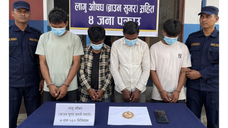 कोहलपुरमा द्वारीका प्रसाद थारुको घरमा भेटियो ब्राउन सुगर, ४ जना पकाउ
