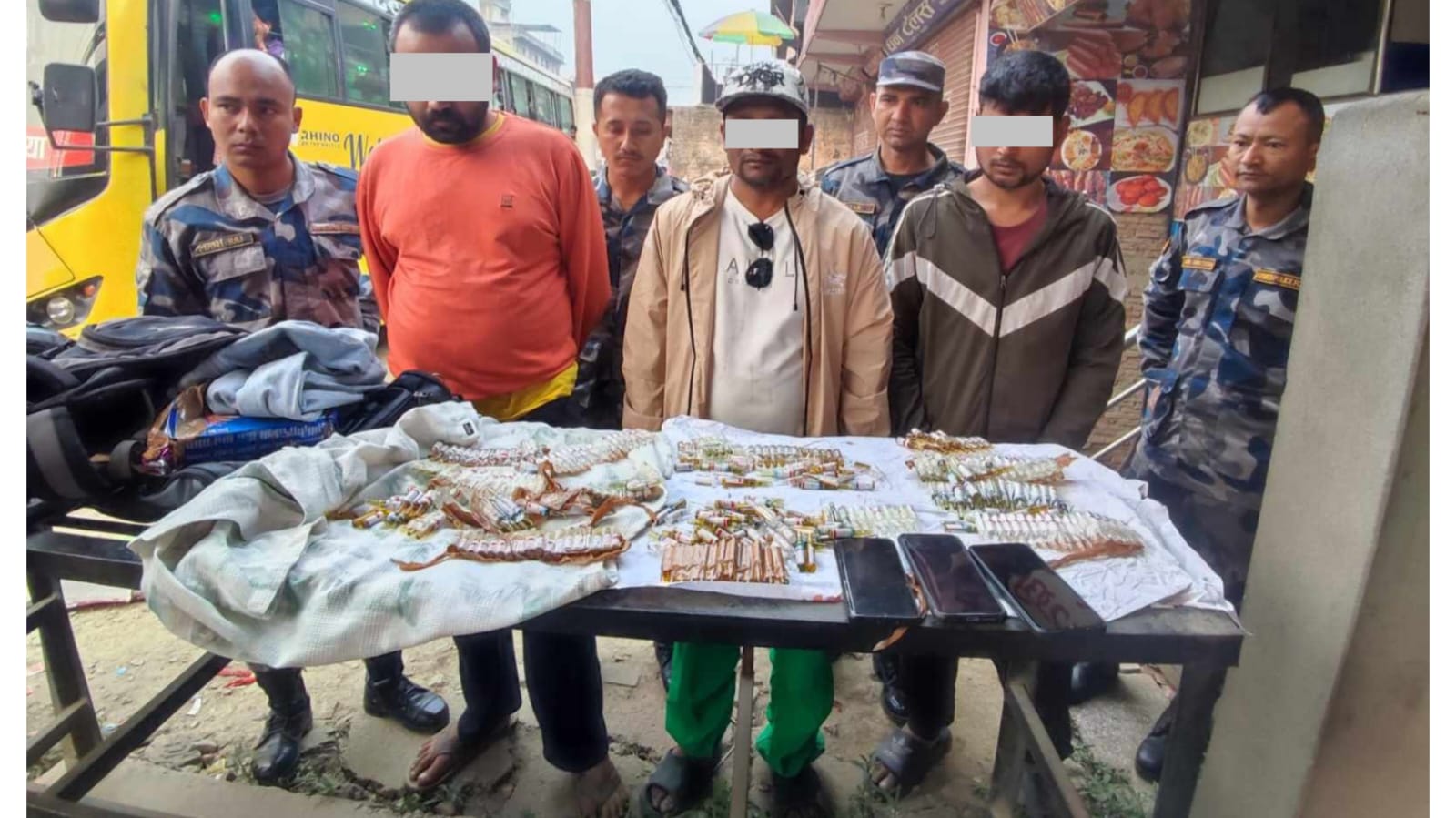 काठमाडौंबाट ठुलो परिमाणको लागुऔषधसहित तीन जना सशस्त्र प्रहरीको नियन्त्रणमा