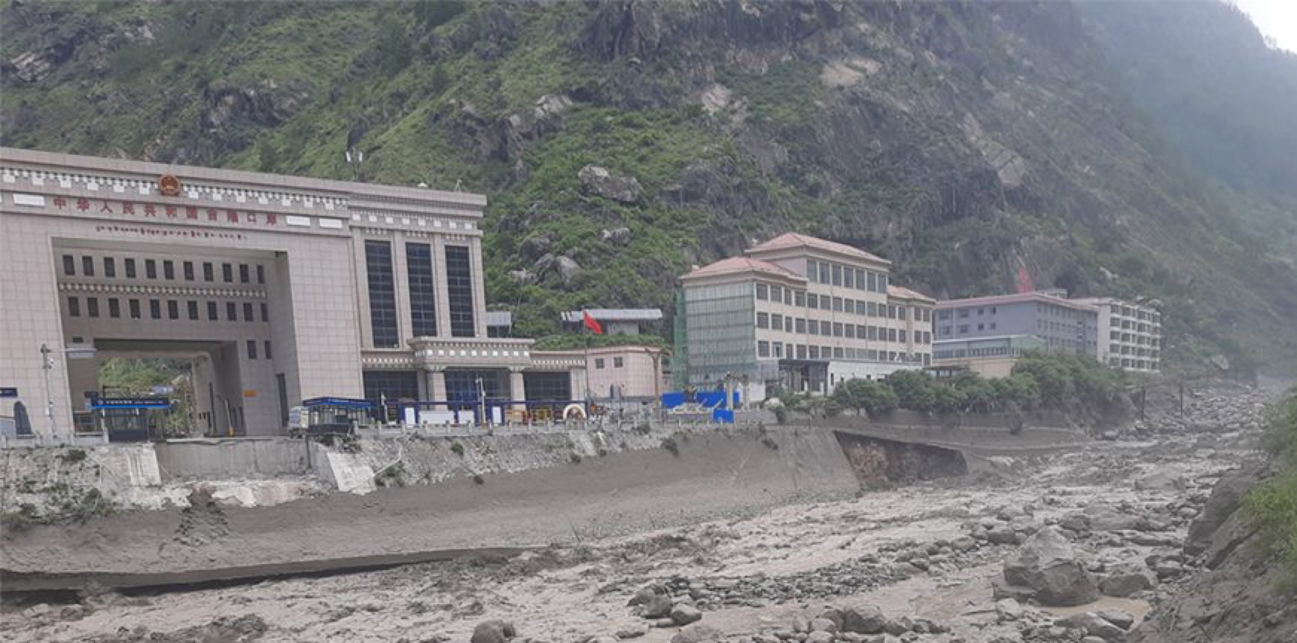 रसुवा बाढीमा ३४१ विदेशी पर्यटक सम्पर्कविहीन, भारतीय मात्रै १३३ जना