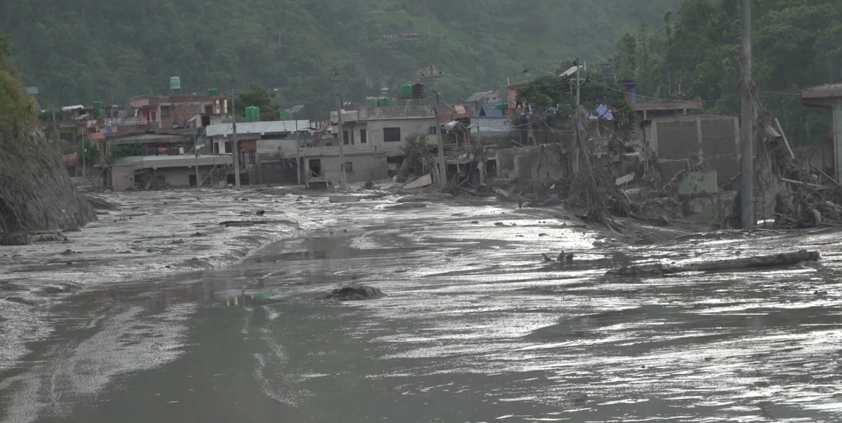 रसुवा बाढी: गोसाईंकुण्ड हिँडेका तीर्थयात्री बोकेका २० बस सम्पर्कविहीन