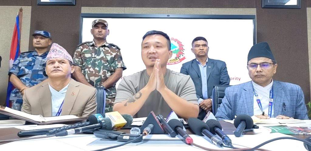 सुरुङमाथिबाट खनेर भए पनि फसेकाको उद्धार गर्ने प्रयासमा छौं: गृहमन्त्री