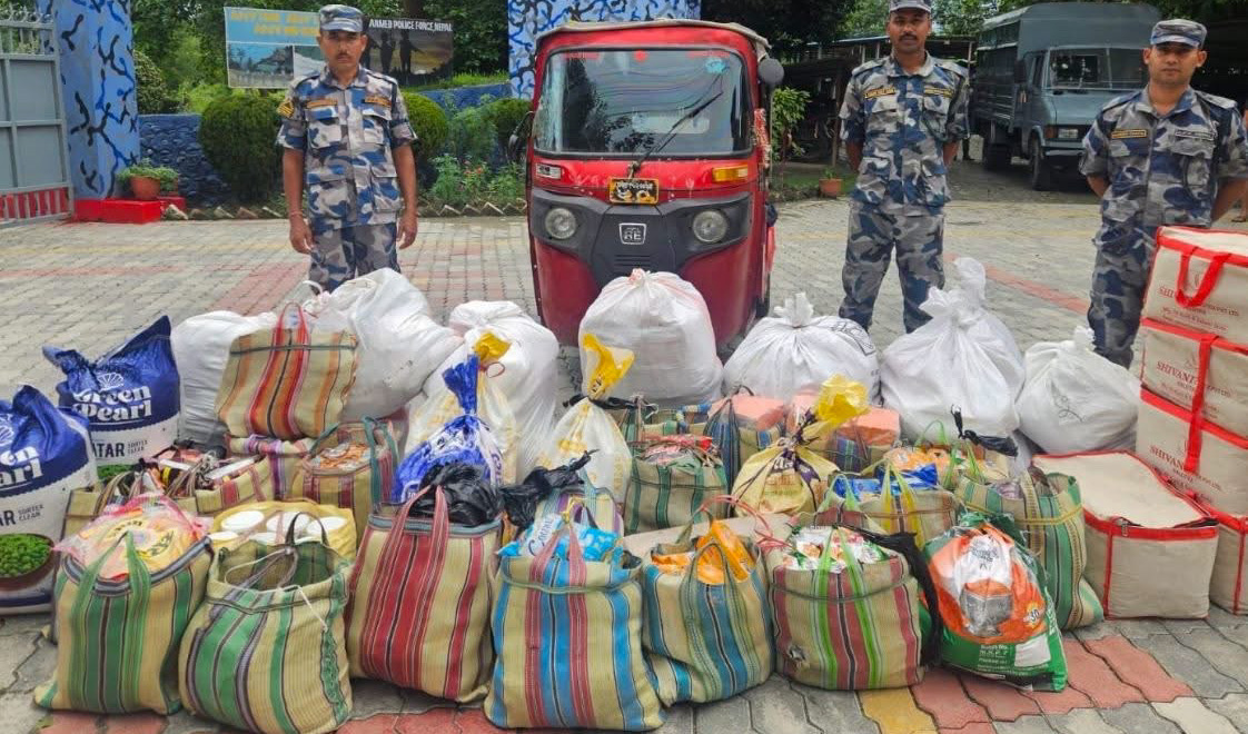 लाखौं रुपैयाँको अवैध सामान सशस्त्र प्रहरीको नियन्त्रणमा